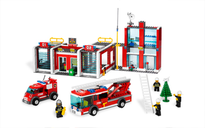 LEGO City 7208 Fire Station (www.toysnbricks.com)