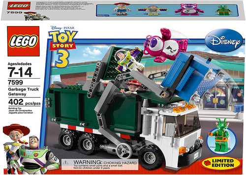 LEGO Toy Story 7599 Garbage Truck Getaway (www.toysnbricks.com)
