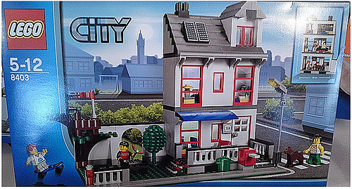 LEGO City 8403 City House (www.toysnbricks.com)