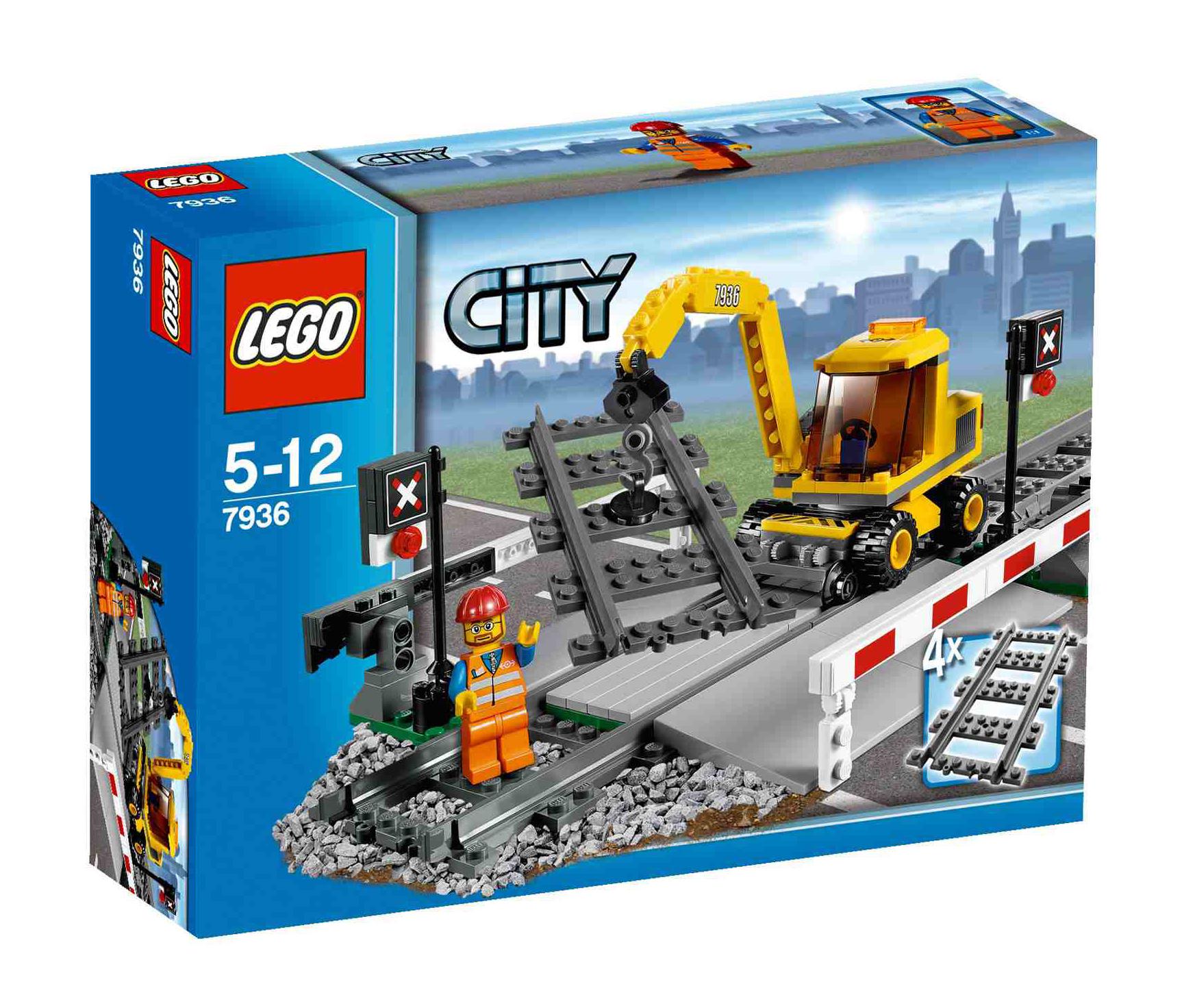 LEGO City 7936 Level Crossing (www.toysnbricks.com)