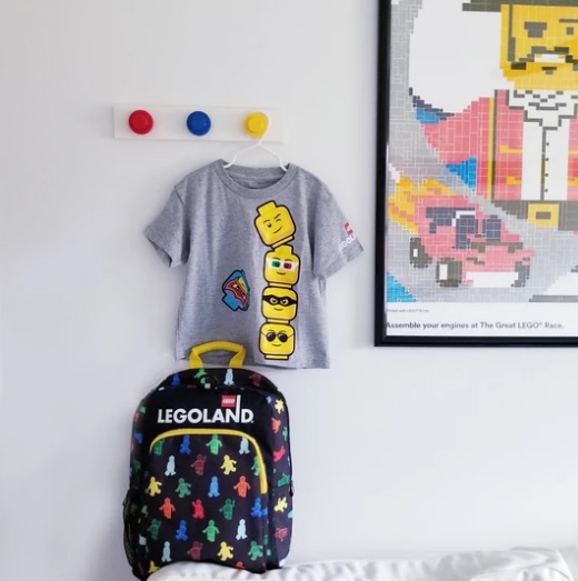 LEGO LEGOLand Let's Hang Out LEGO Style Bundle (4111 Wall Hanger Rack, Minifigure Motion Backpack, Minifigure Heads Youth Shirt)