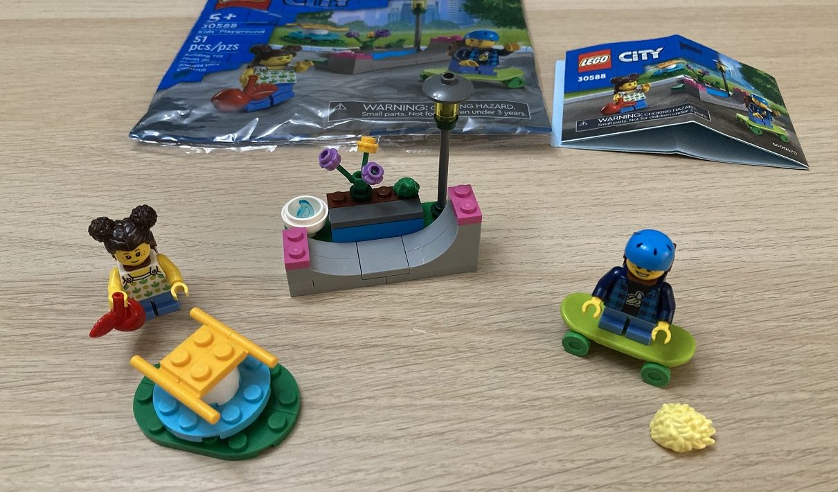LEGO City 30588 Kids Playground Review January 2022 GWP Promo Offer Toys N Bricks