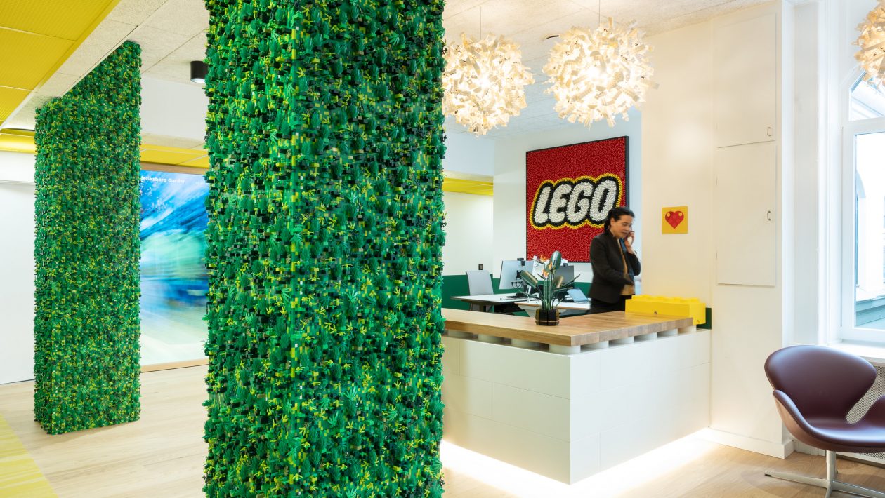 Kan ikke lide celle Charmerende LEGO Opens New Digital Office Workplace in Copenhagen, Denmark - Toys N  Bricks