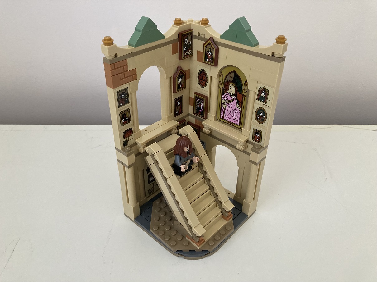 Brickfinder - LEGO Hogwarts Grand Staircase 40577 Promotion Details!