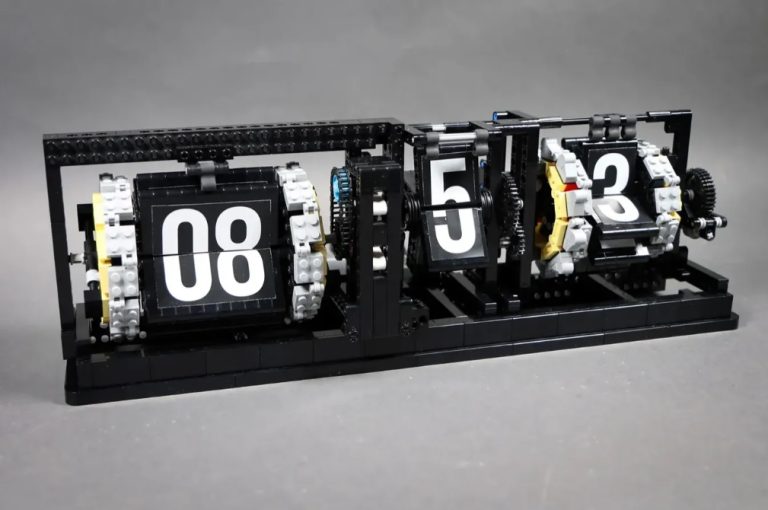 LEGO IDEAS Mechanical Flip Clock Project Creation by Sariels Bricks and Pets Achieves 10 000 Supporters