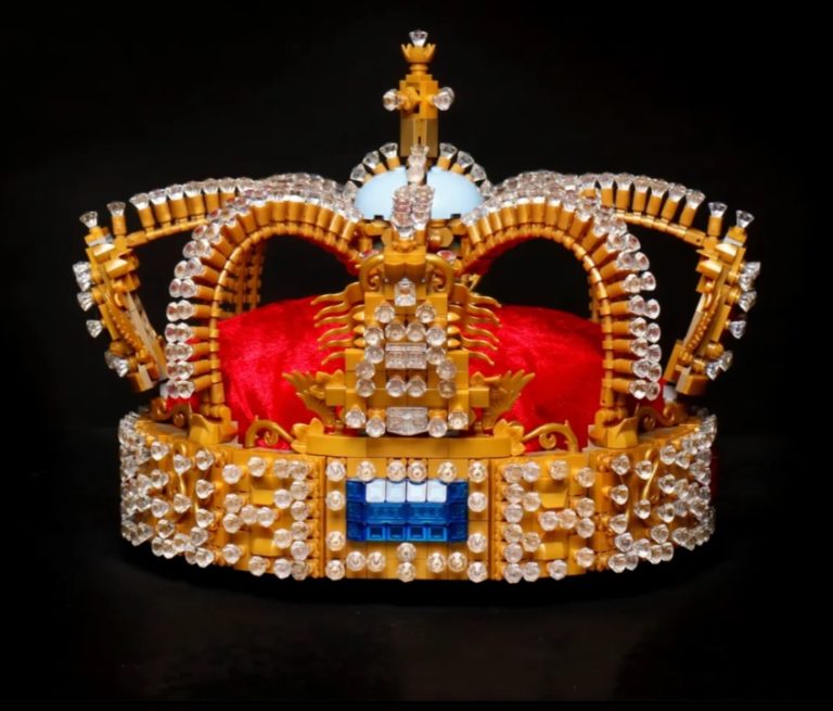 LEGO IDEAS The Crown A Piece of History Project Creation by Piraten Achieves 10 000 Supporters