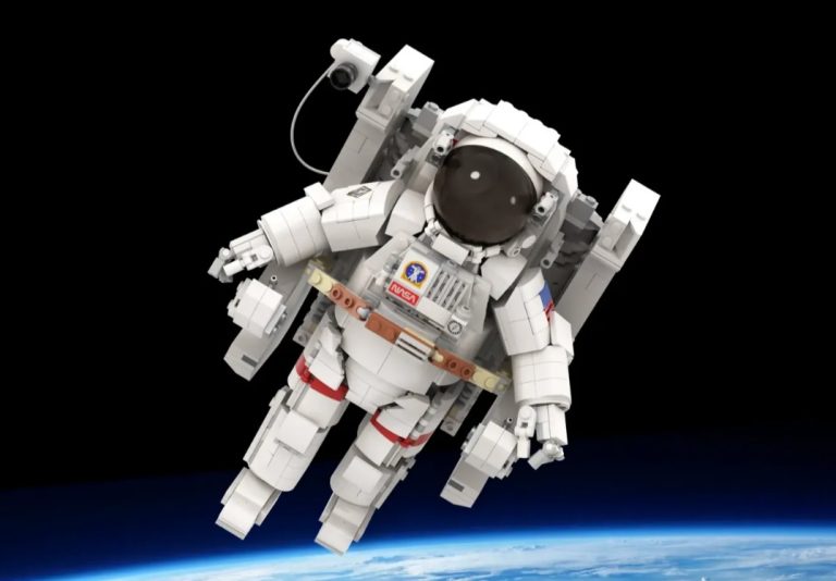 LEGO IDEAS Astronaut - Never Give Up Project Creation by legotruman Achieves 10 000 Supporters