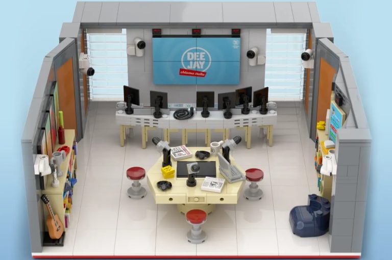LEGO IDEAS Deejay Chiama Italia Project Creation by FACEBRICKUP Achieves 10 000 Supporters