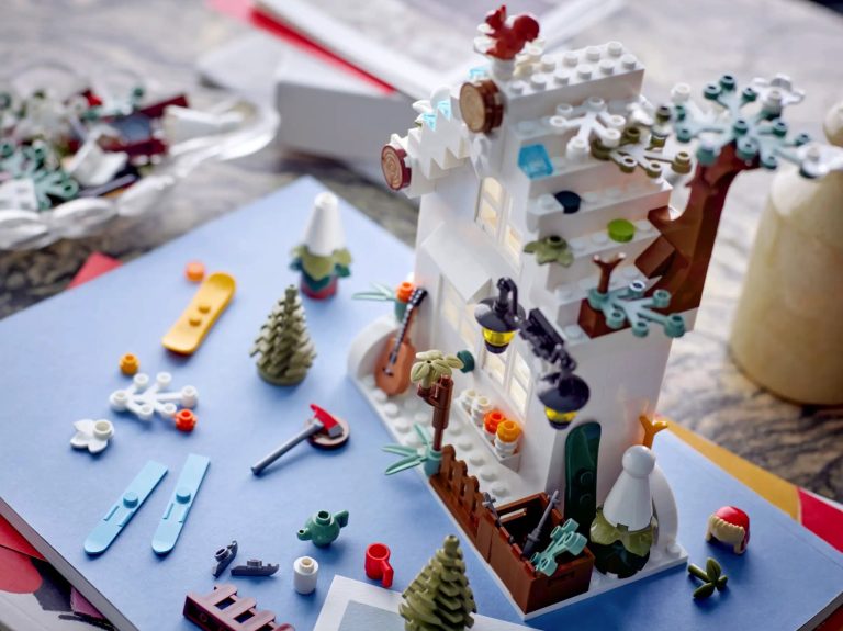 LEGO 40610 Winter Fun VIP Add-On Pack GWP Promotional Gift Set (White House Not Included)