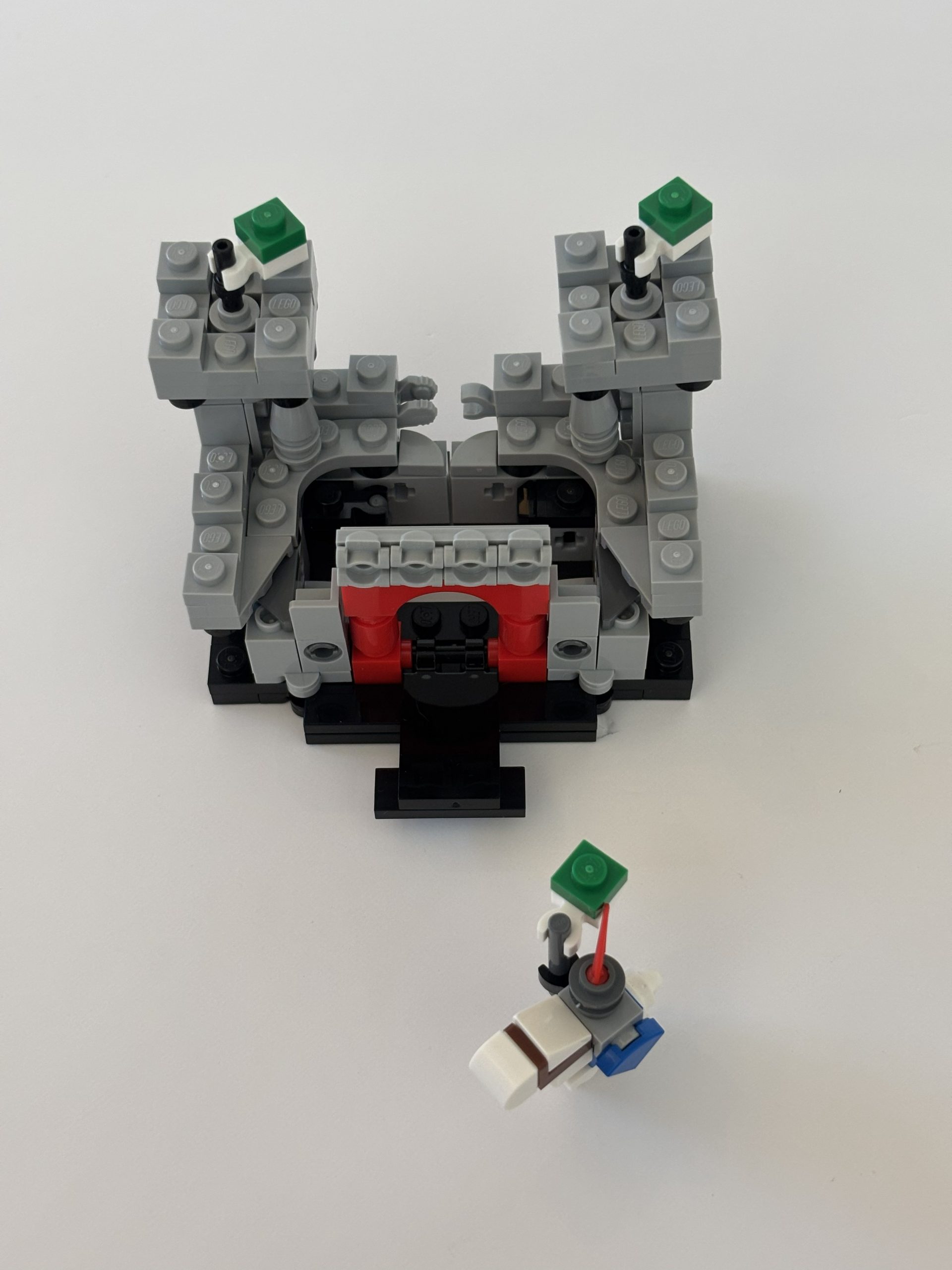 Review] LEGO 40775 Mini Knight's Castle GWP: Black Friday Weekend