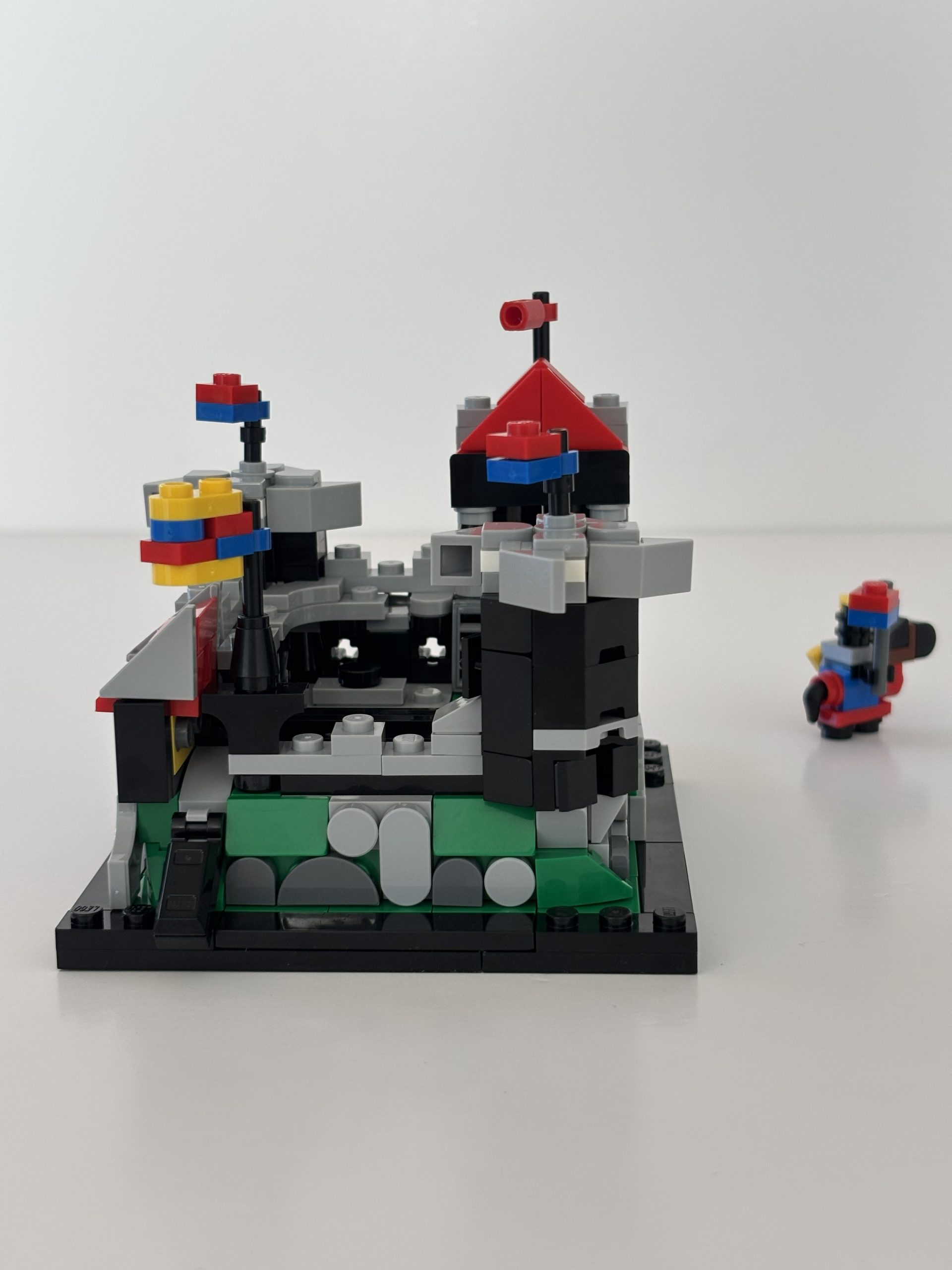 Review] LEGO 40775 Mini Knight's Castle GWP: Black Friday Weekend
